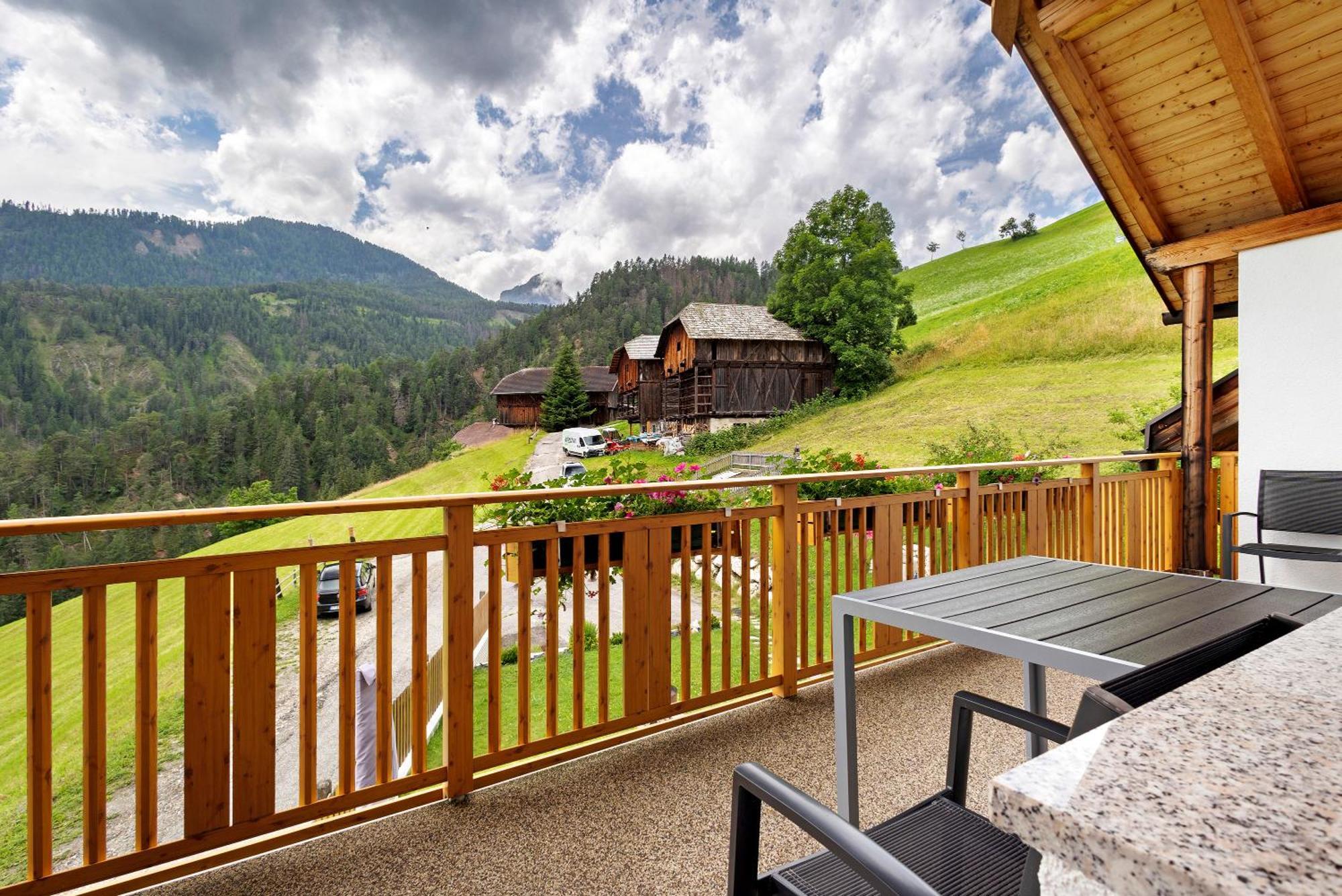 Ciasa Funtanies Puetia Appartement Sankt Martin im Turm Buitenkant foto
