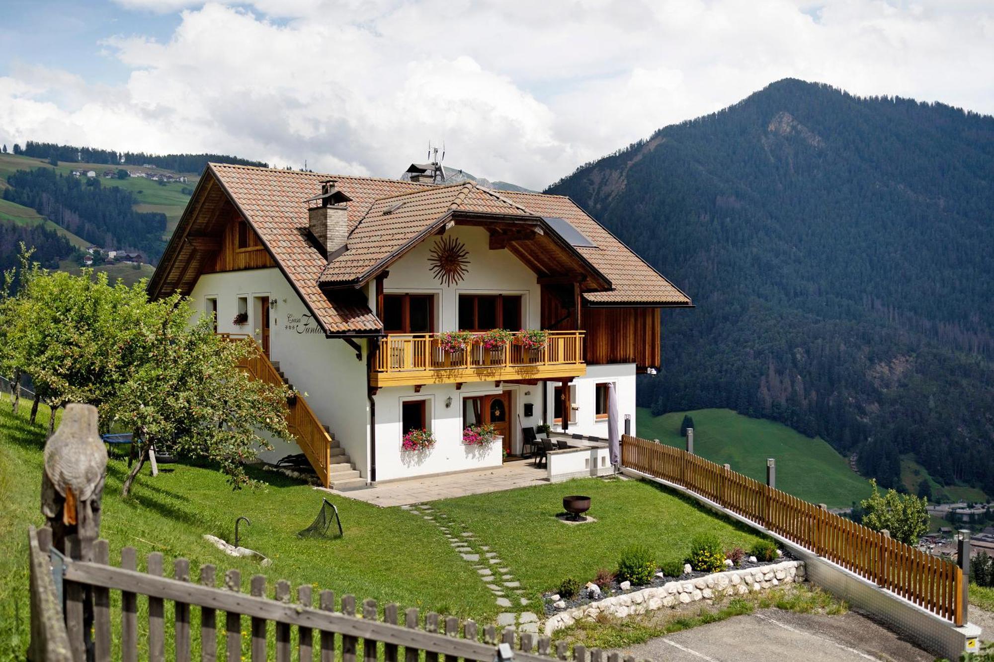 Ciasa Funtanies Puetia Appartement Sankt Martin im Turm Buitenkant foto