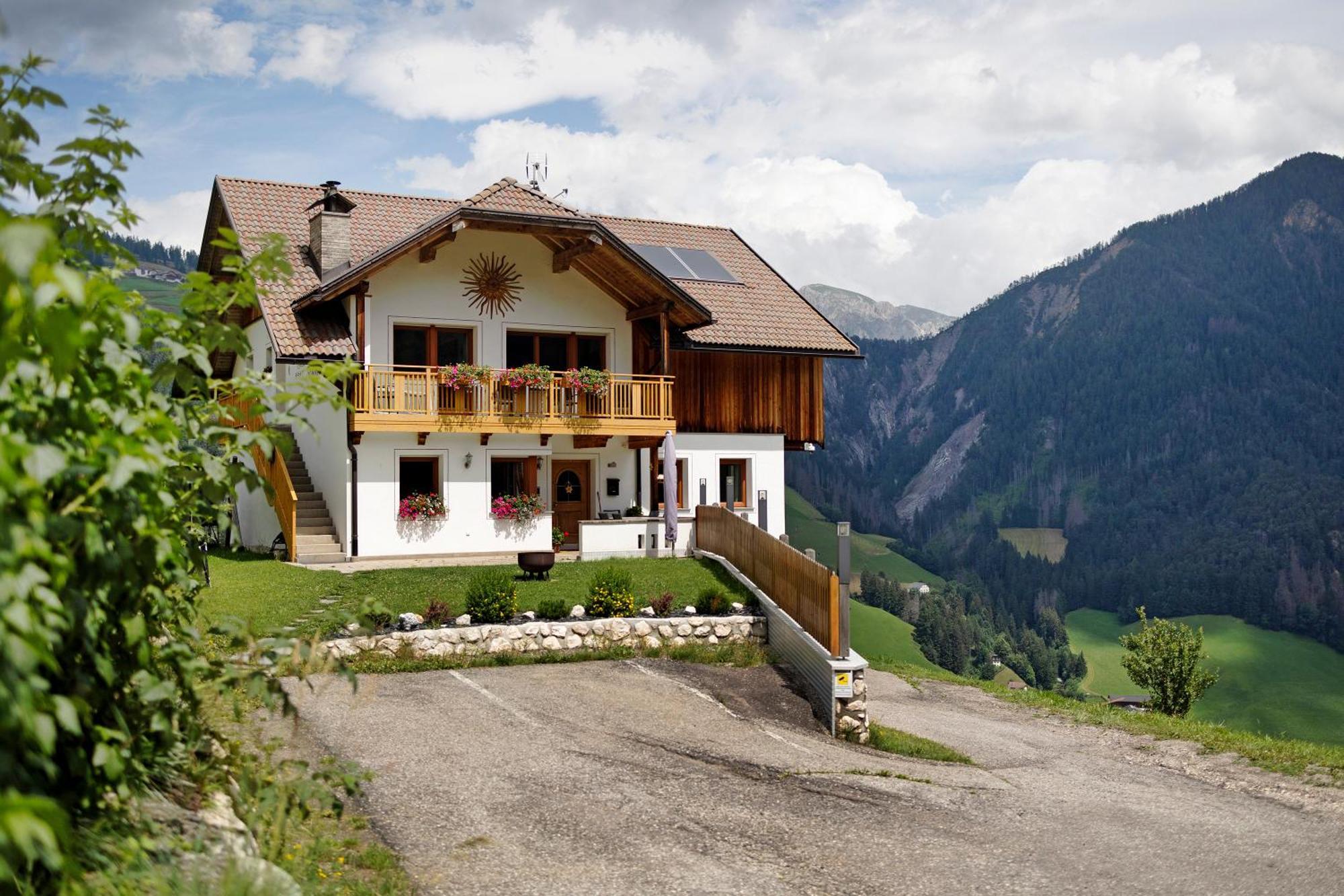 Ciasa Funtanies Puetia Appartement Sankt Martin im Turm Buitenkant foto