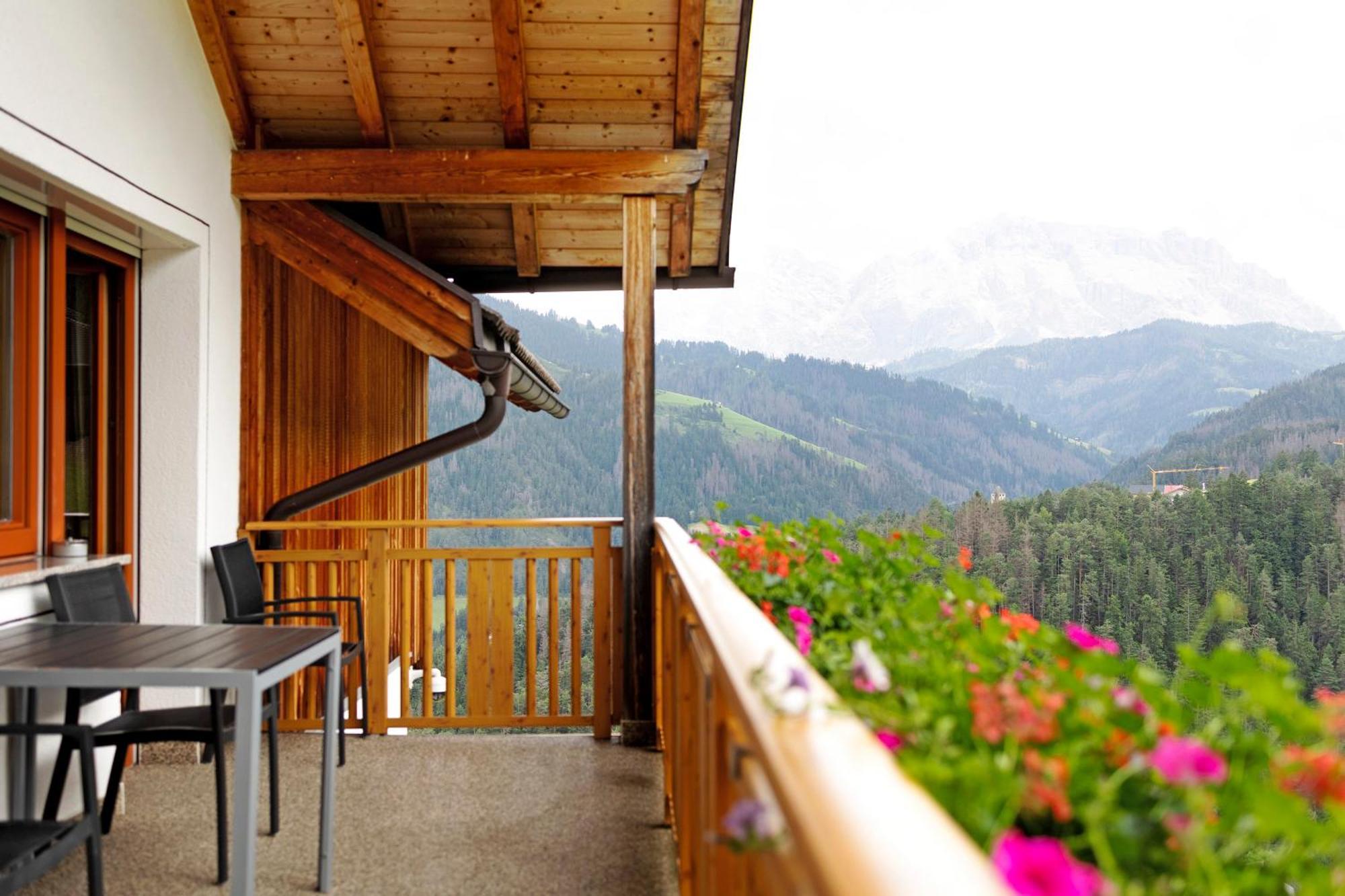 Ciasa Funtanies Puetia Appartement Sankt Martin im Turm Buitenkant foto