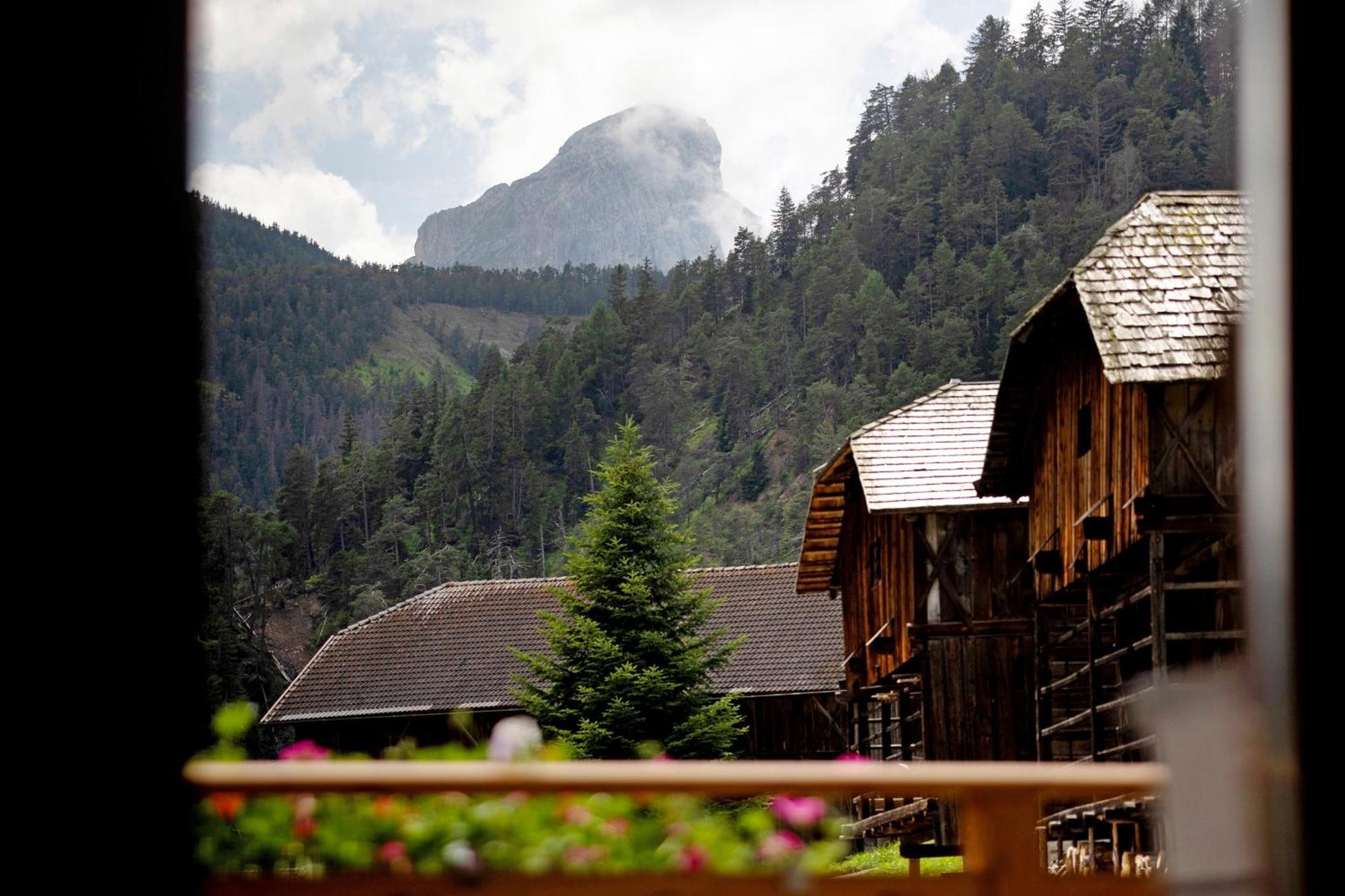 Ciasa Funtanies Puetia Appartement Sankt Martin im Turm Buitenkant foto